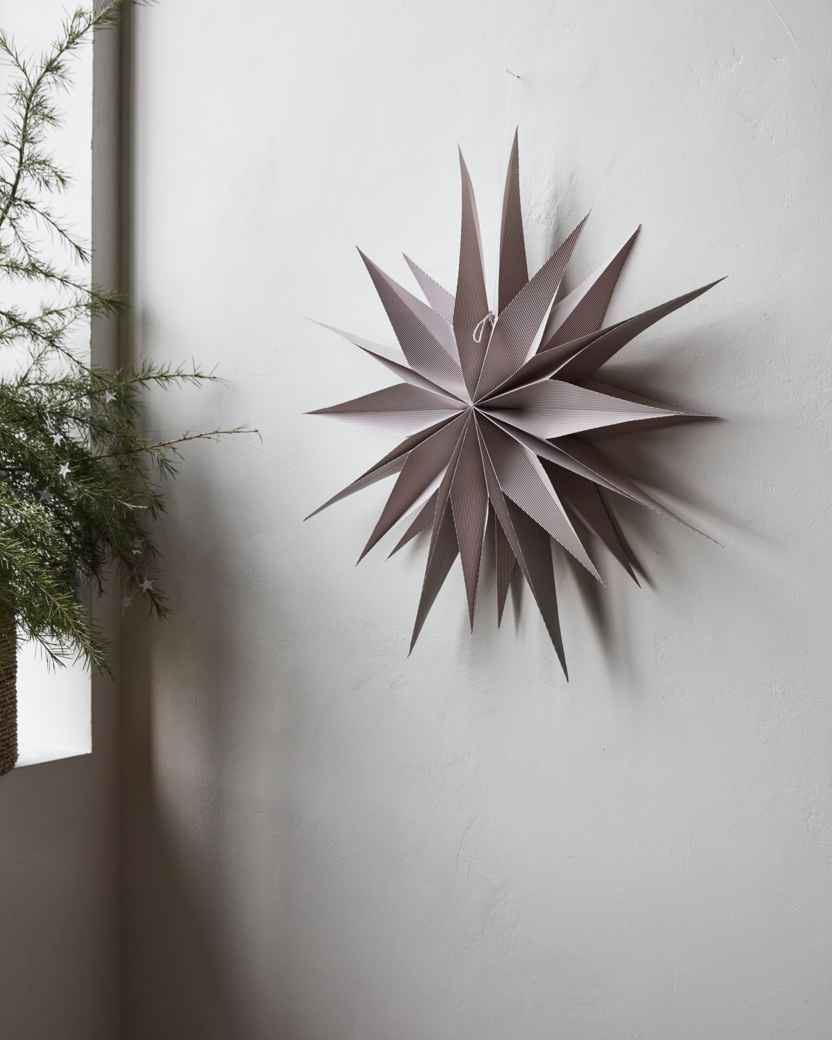 Hanging Star 'Capella' by House Doctor - Burned red & White