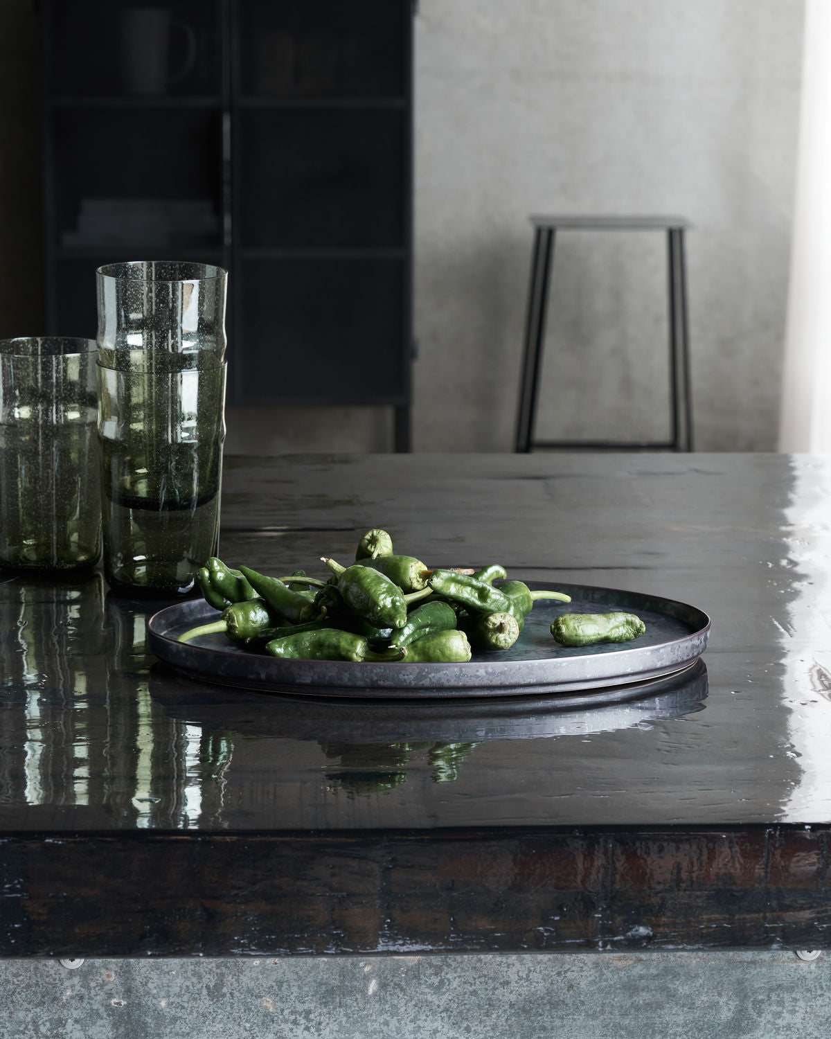 'Pion' oval serving dish by house doctor - black