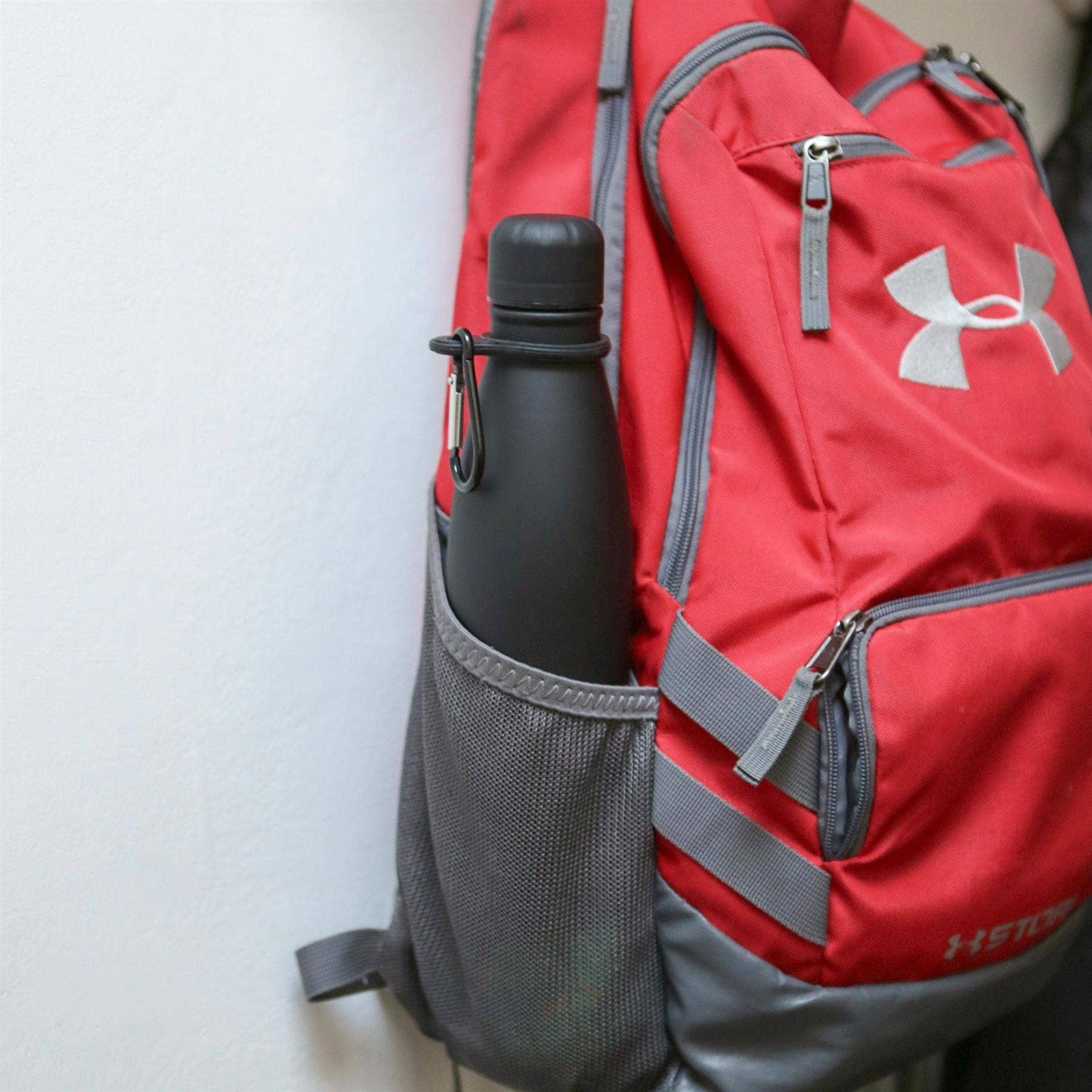 Stainless Steel Water Bottle with Carabiner Clip - 500ml: Matt Black