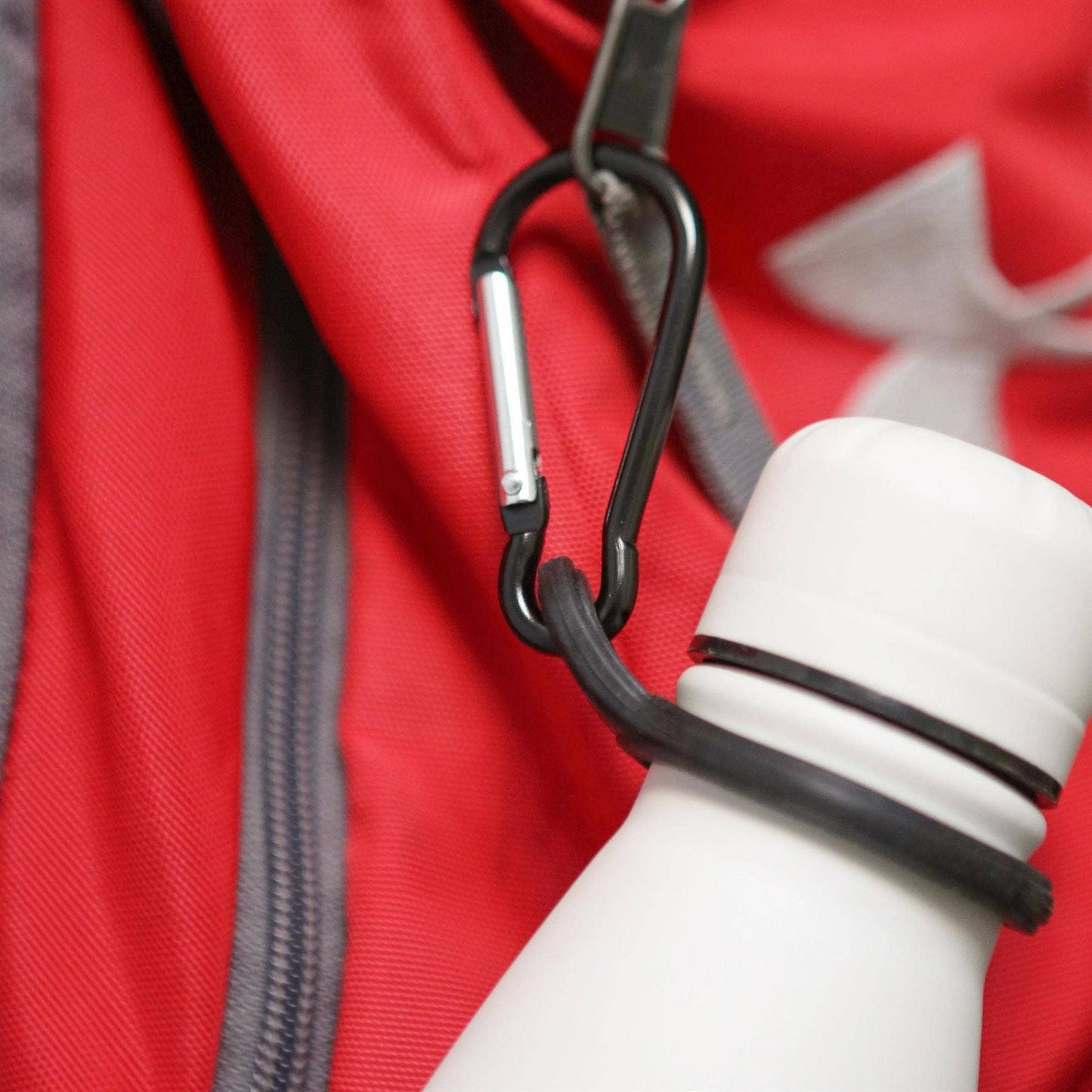 Stainless Steel Water Bottle with Carabiner Clip - 500ml: Matt Black