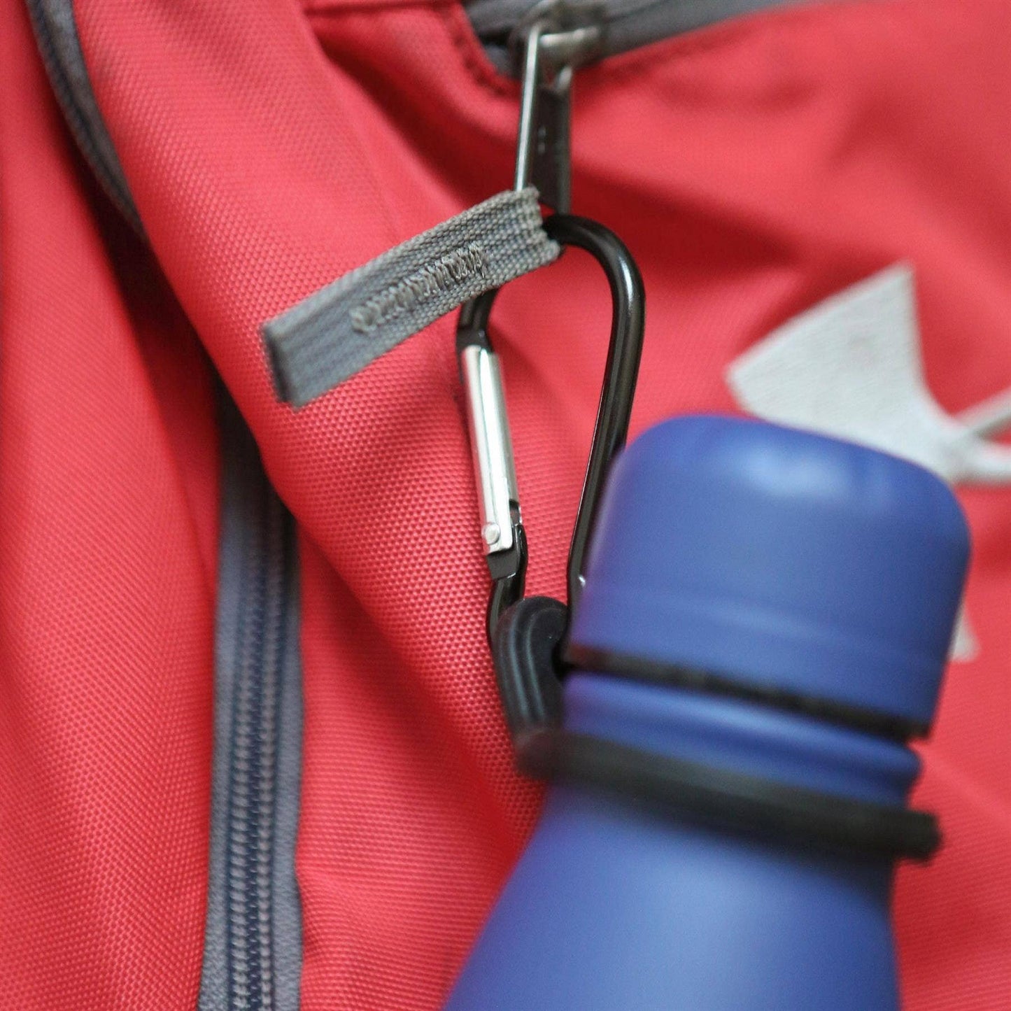 Stainless Steel Water Bottle with Carabiner Clip - 500ml: Matt Black